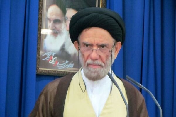 امام جمعه دیّر: حل ریشه‌ای مشکلات آب و اینترنت ضروری است