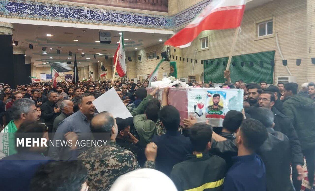مراسم وداع با پیکر شهید مهدی بازاد در کنگان برگزار شد