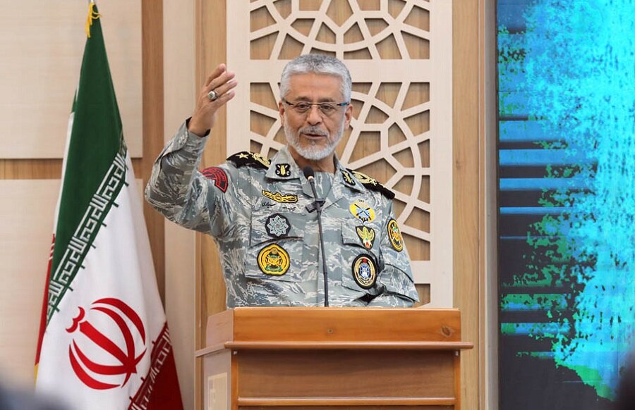 دریادار سیاری: بدون اجازه ایران هیچ تحرکی در تنگه هرمز انجام نمی‌شود