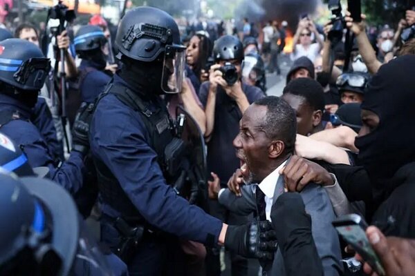 حمایت شهردار فرانسه از دانش آموزان معترض ترند شد 