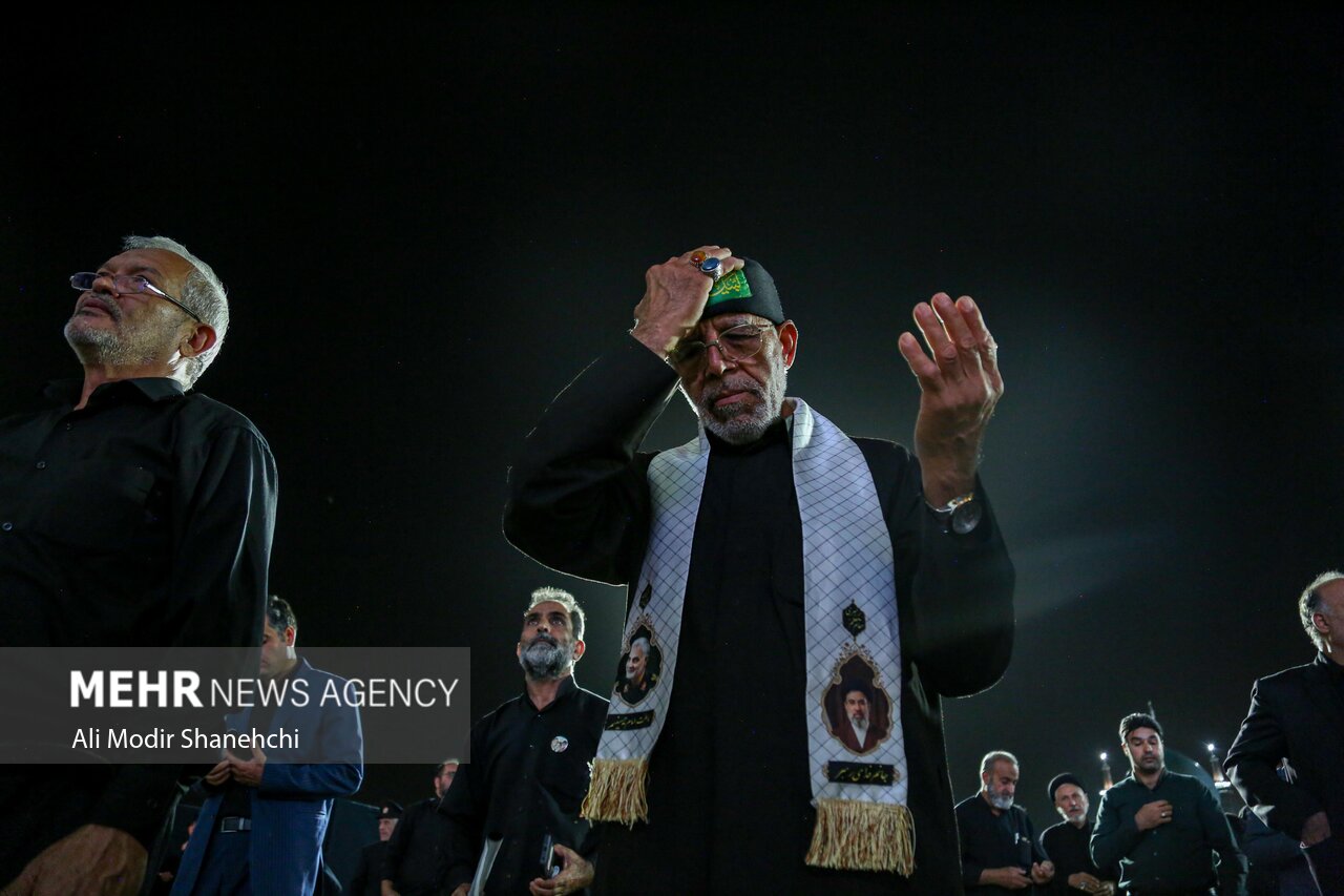 سومین شب مراسم بزرگداشت رهبر شهید انقلاب در بارگاه رضوی