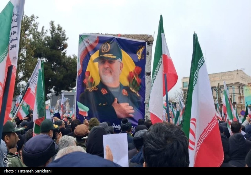 پیکر فرمانده شهید سپاه در حلقه راهپیمایان اراکی