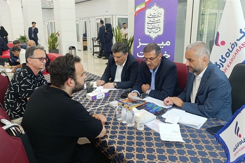 گفت‌وگوی بی‌واسطه مدیران عالی بانک رفاه کارگران با مردم در هفته دولت