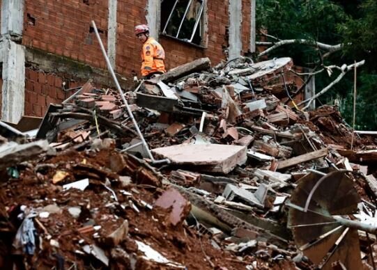 سیل و رانش زمین در برزیل ۳۰ کشته و ۳۹ مفقود بر جای گذاشت
