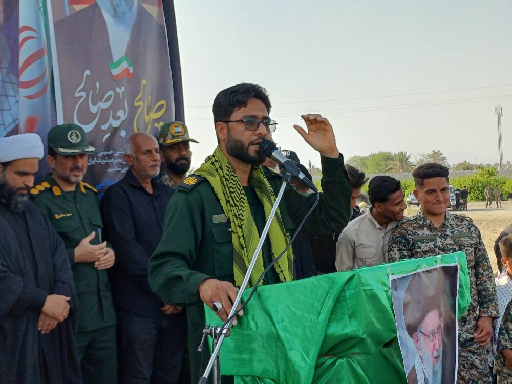 رجز خوانی پاسدار رودانی در آیین تشییع شهید مدافع وطن