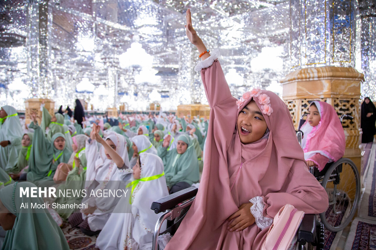 جشن تکلیف ۴ هزار دختر روزه‌اولی در حرم رضوی