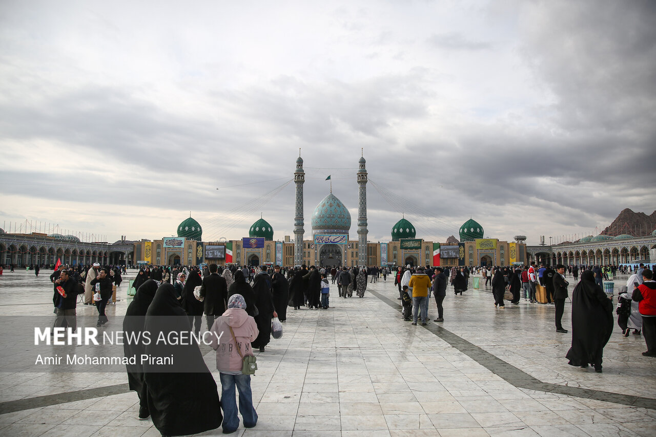 حال و هوای مسجد جمکران در آستانه تشییع رهبر شهید