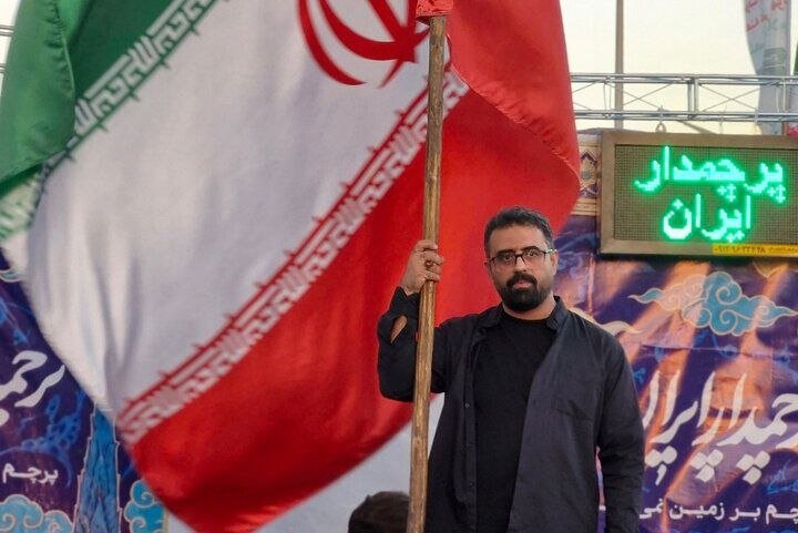 شاعران در روز پرچم برای ایران شعر خواندند