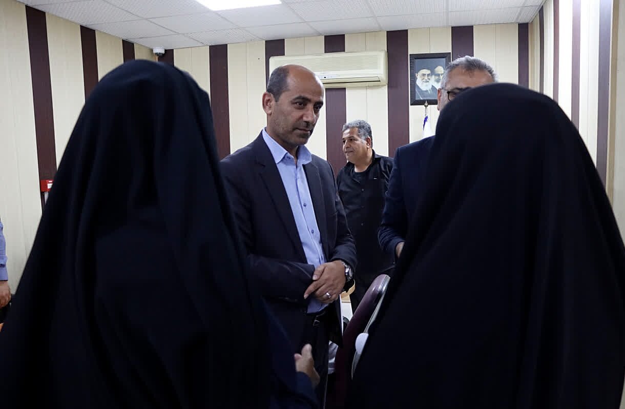 فرماندار دشتی: بانک‌ها در خدمات‌دهی به مردم تسهیل کنند