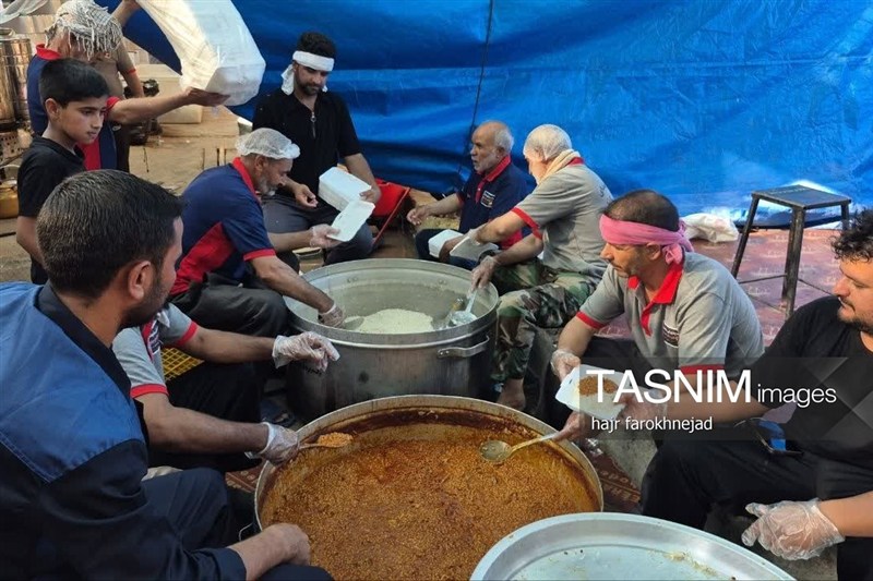 کارگران ایرانی در خط مقدم خدمت به کاروان حسینی