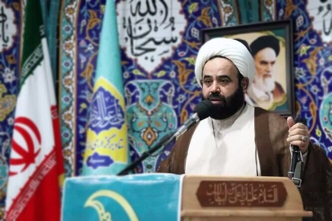 امام جمعه سیراف: حضور مردم حرکتی حیاتی برای امنیت کشور است