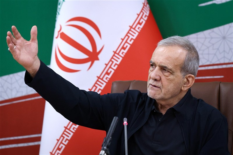 پزشکیان: مردم با وجود گلایه‌ها در برابر دشمن ایستادند