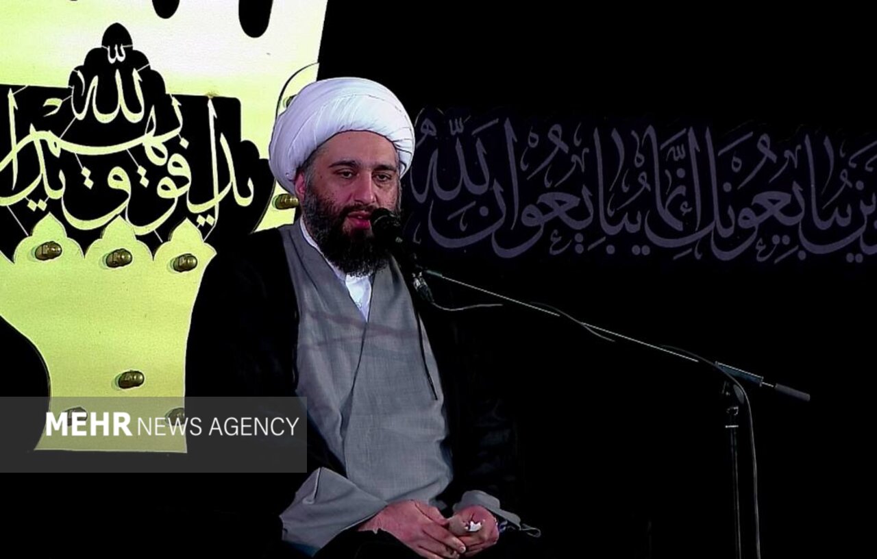 به یاد پرچمداری امیرالمومنین در خیبر پرچم را در تجمعات شبانه بچرخانید