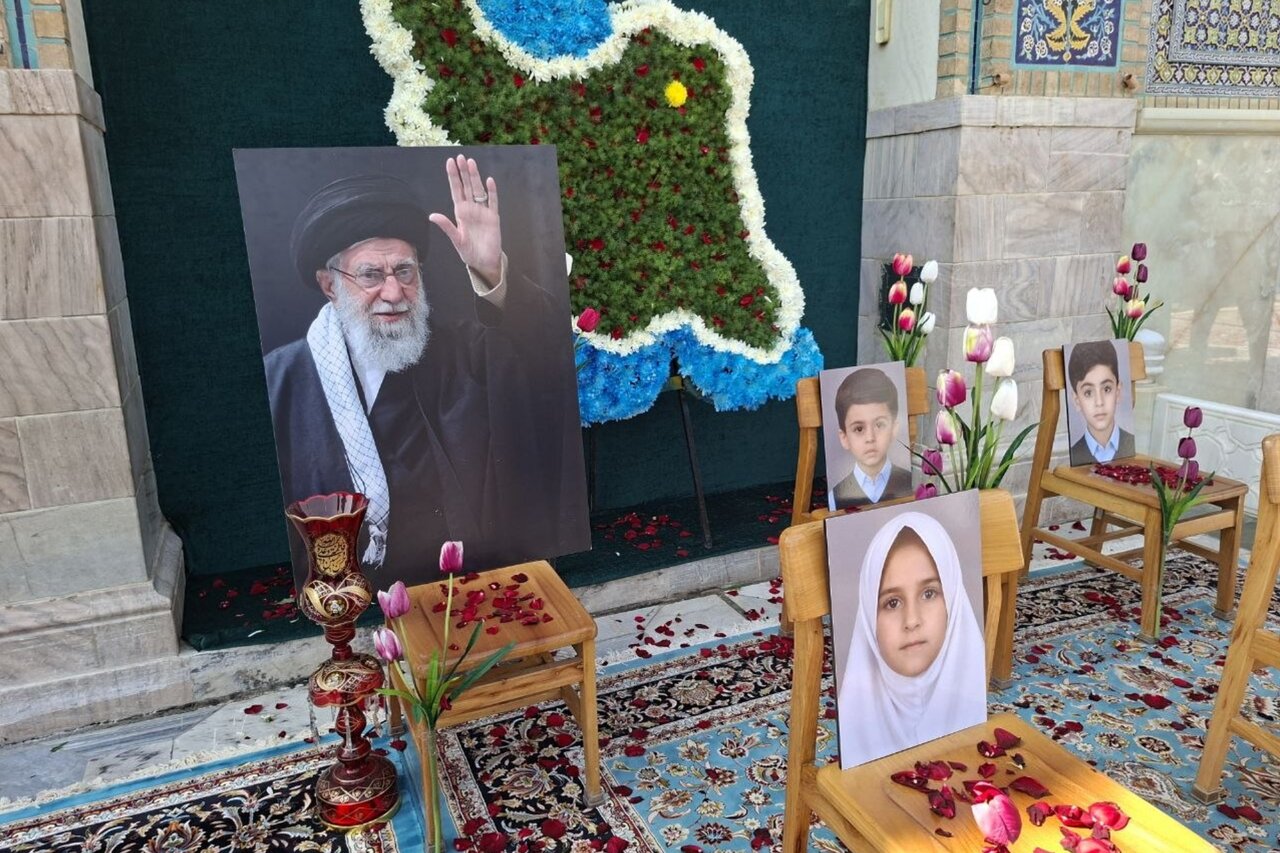 زیر سایه امام رضا(ع)؛ سال تحصیلی جدید با یاد کودکان شهید میناب