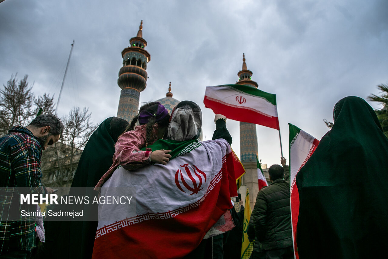 به جمهوری اسلامی ایران، آری گفته‌ایم/ پرچم‌ ایران دنیا را بیدار کرد