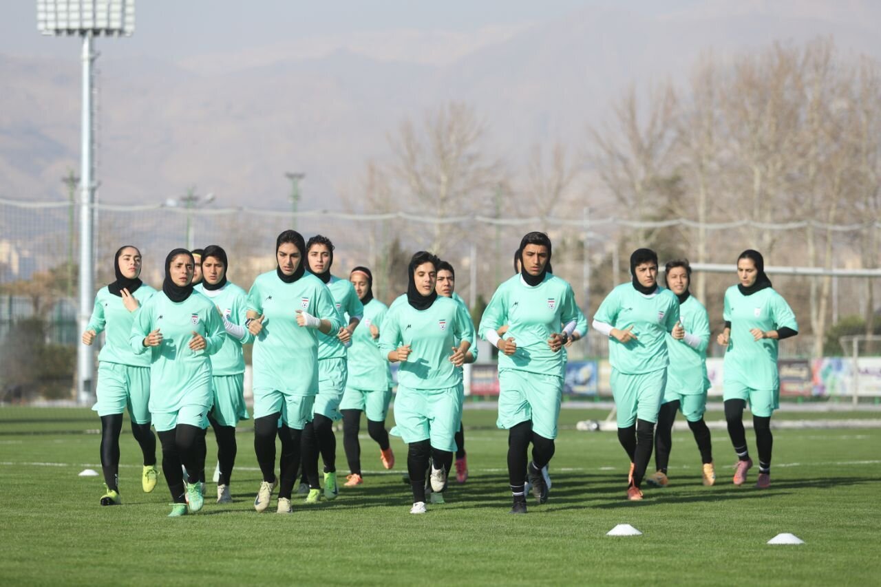 نمی توان قضاوت درستی در مورد تیم ملی بانوان داشت/ نیاز به حمایت دارند