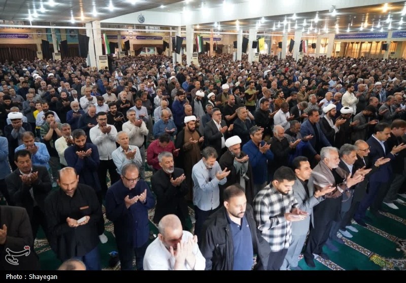 اقامه باشکوه نماز عید سعید فطر در بوشهر+تصویر
