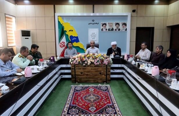 امام جمعه دشتی: اتحاد مقدس عرصه را بر دشمن تنگ کرده است