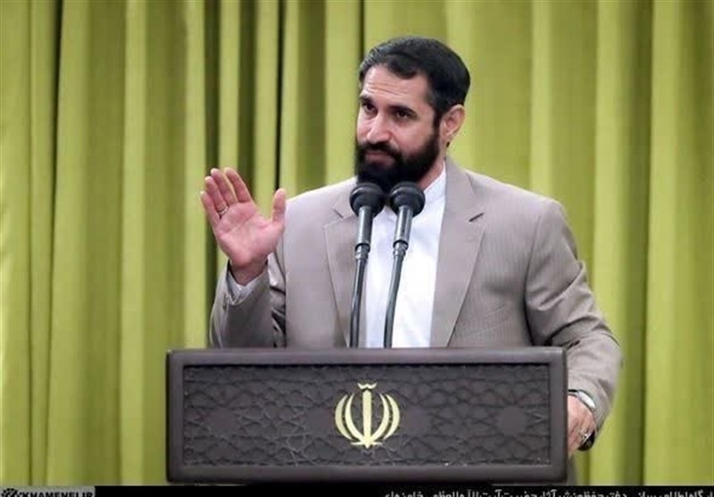 ببینید|روایتی شنیدنی از مداحی لری در حضور رهبر شهید؛دایه دایه وقت جنگه