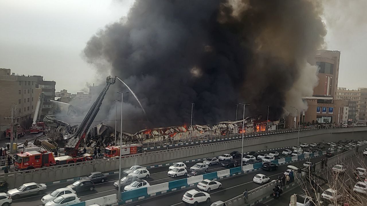 اورژانس: 4 دستگاه آمبولانس و یک دستگاه اتوبوس آمبولانس به آتش نشانی جنت آباد بازارچه اعزام شدند.