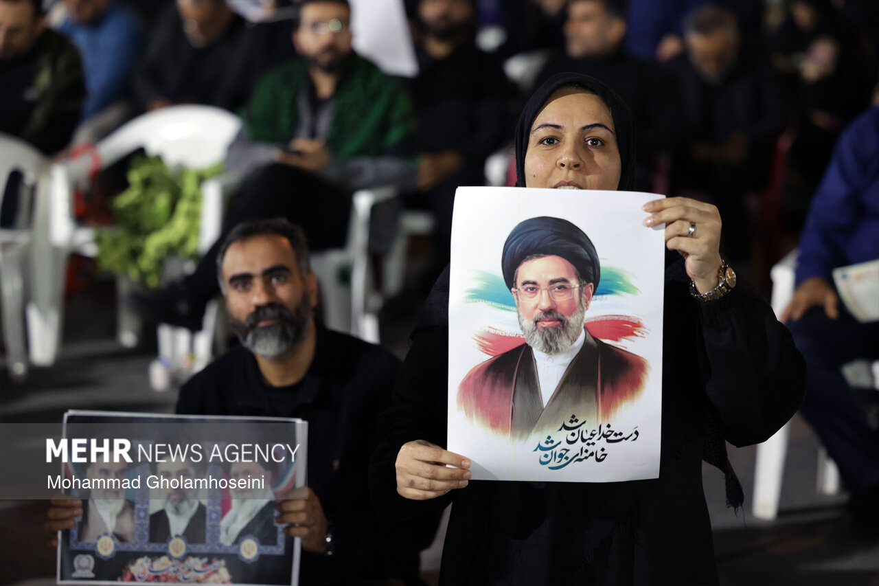 شادی مردم بوشهر پس از اعلام رهبری آیت الله مجتبی خامنه‌ای