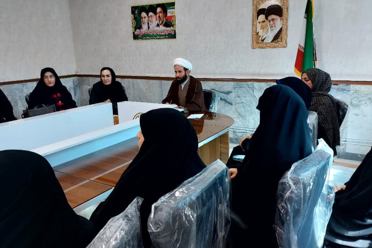 بانوان در خط مقدم جنگ شناختی و رسانه‌ای قرار دارند