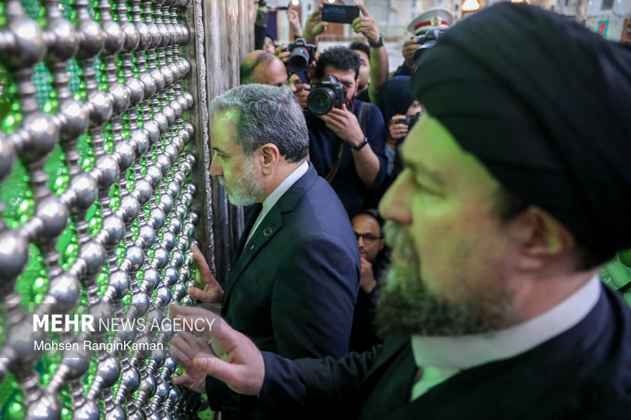 مراسم تجدید میثاق وزیر و کارکنان وزارت امور خارجه با آرمان های امام(ره)