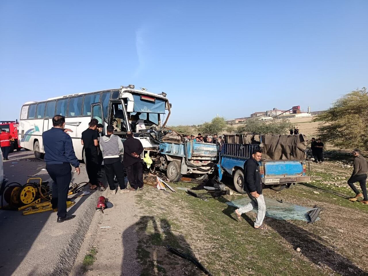 سازمان آتش نشانی: تعداد کشته شدگان تصادف اتوبوس با چند خودرو در محور شوشتر - دزفول به 6 نفر افزایش یافت.