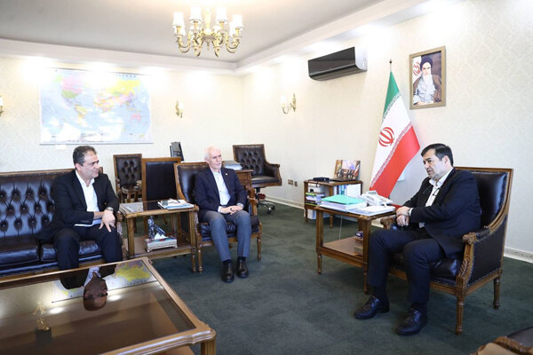 دیدار رئیس فدراسیون‌ کاراته با وزیر ورزش و جوانان