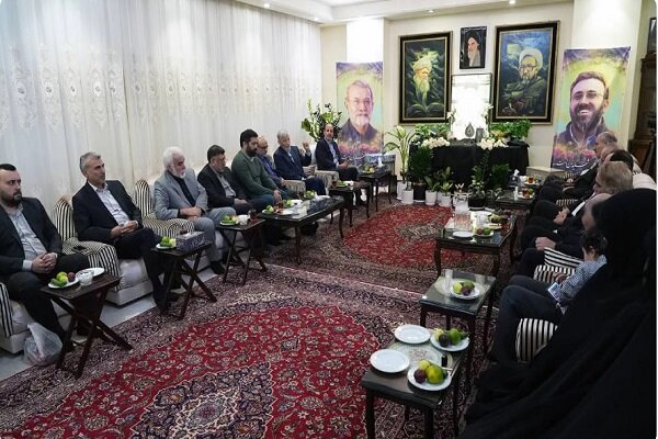 دیدار جمعی از نمایندگان ادوار مجلس با خانواده شهید لاریجانی