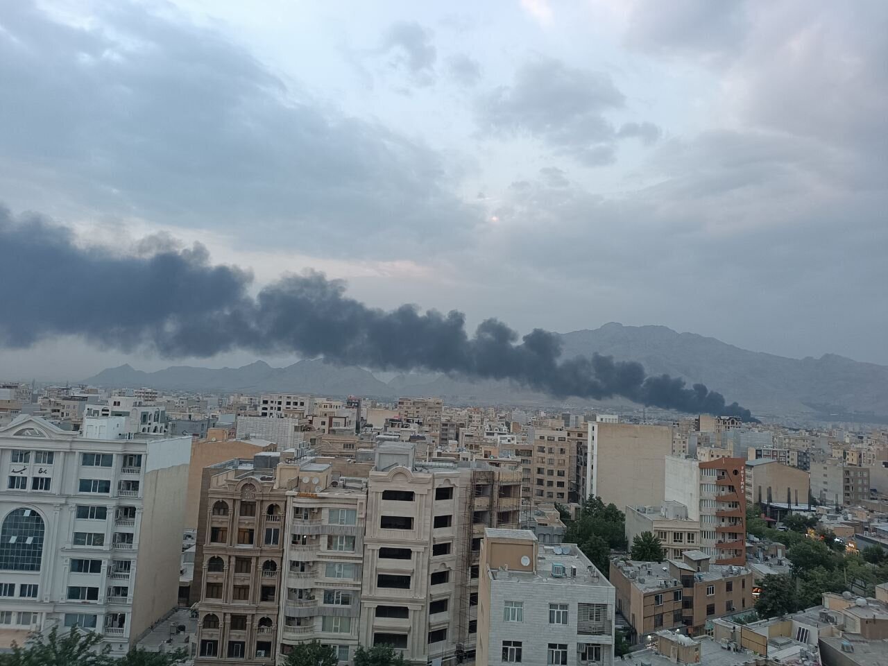 جزئیات آتش سوزی در شرق بندرعباس؛ ۳ انبار طعمه حریق شده است