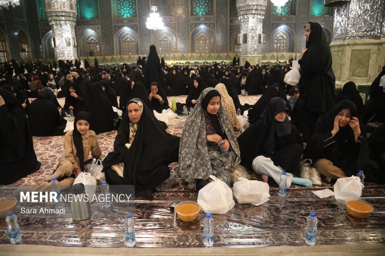 میزبانی حرم مطهر امام رضا(ع) از ۴ هزار معلم مشهدی در ضیافت افطار