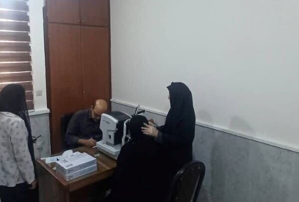 ۴۰۰ مددجوی گناوه‌ای از خدمات رایگان بینایی‌سنجی و عینک بهره‌مند شدند