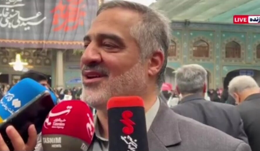 رهبر شهید حافظ کل قرآن بود و مردم را به تلاوت روزانه تشویق می‌کرد
