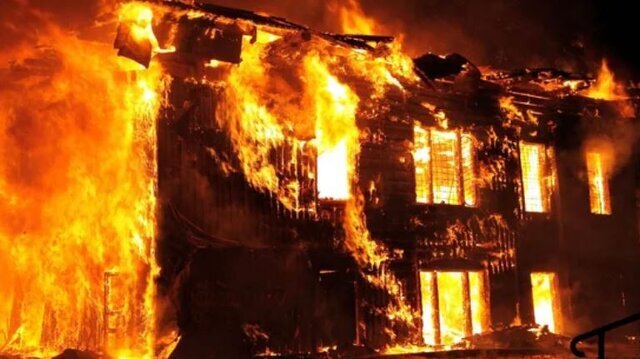 فرماندار آبادان: عدم رعایت نکات ایمنی در جوشکاری منجر به حریق در واحد «شمس جاوید» شد/ هیچ‌گونه گزارش مصدومیت یا تلفات جانی در پی این حادثه دریافت نشده