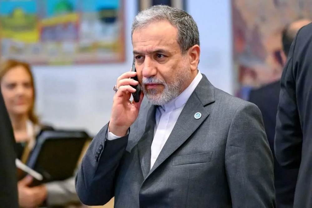 عراقچی در تماس با وزرای خارجه کشورهای منطقه: به مسئولیت تاریخی خود علیه اسرائیل عمل کنید