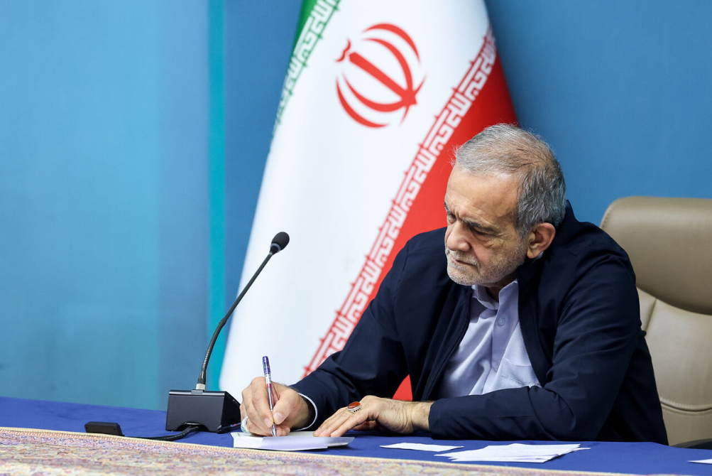 پزشکیان: غیورمردان نیروهای مسلح، پیرو علی(ع) هستند/خدا پیروزی‌تان را استوار کند