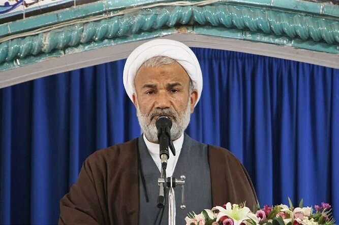 مصلح: نماز جمعه «عبودیت» را با «سیاست‌ورزی دینی» ترکیب می‌کند
