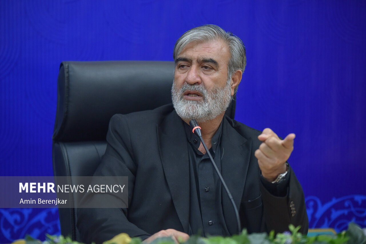 عزیزی: حالا از بازگشت وضعیت تنگه هرمز به قبل لذت ببرید