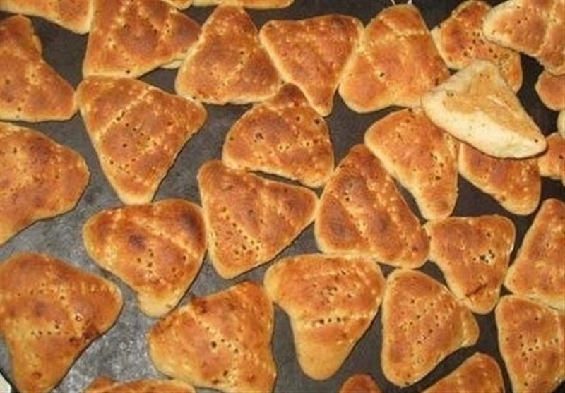 پخت 3 تن کلوچه سیستانی برای پذیرایی از عزاداران رهبر شهید در مشهد