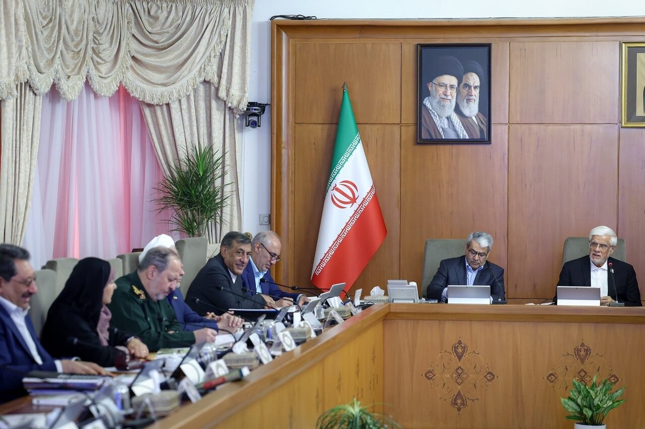عارف: آمریکا برای مذاکره با ایران به واسطه متوسل می‌شود