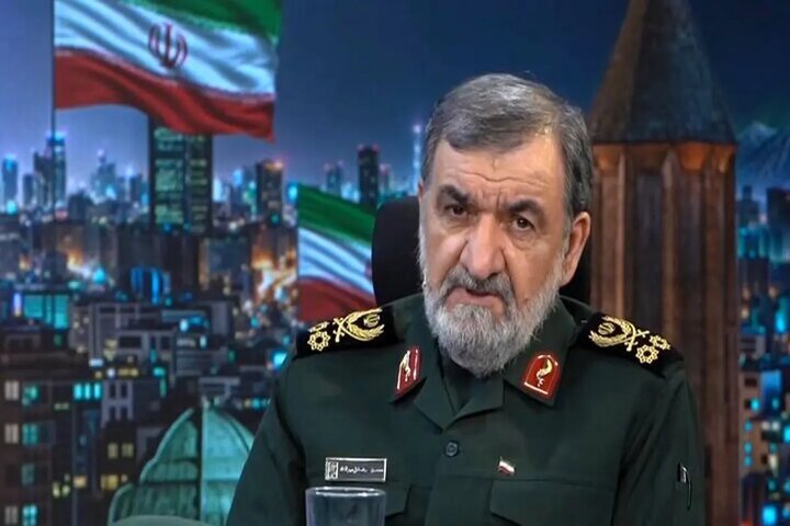 سرلشکر رضایی: ترامپ با مشاهده عظمت تشییع پیکر رهبر شهید، کم آورده است