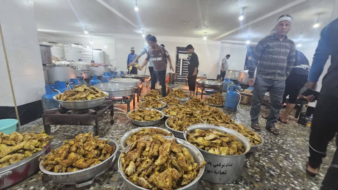 بزرگترین پخت غذای نذری بوشهری در دوراهک; آیینی که ریشه در مسیر انتظار دارد