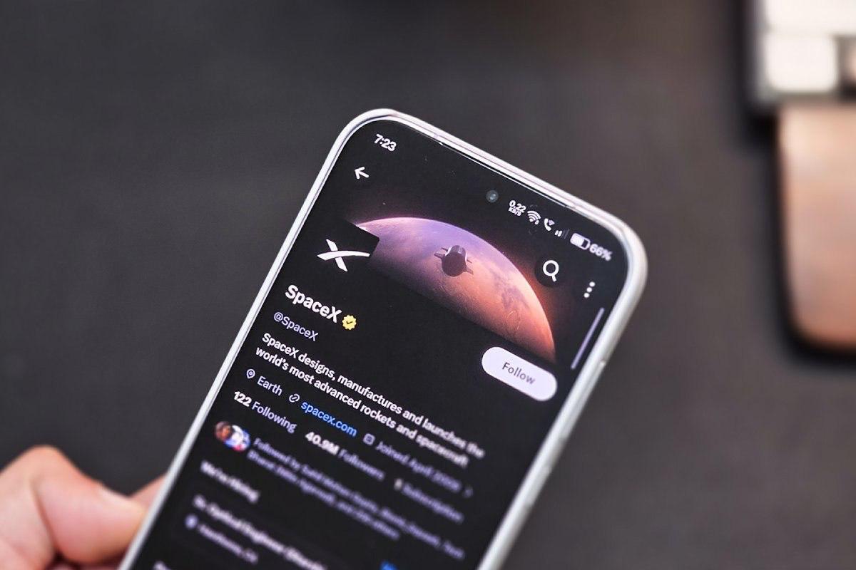 ایلان ماسک ممکن است یک تلفن اختصاصی با پشتیبانی از اینترنت ماهواره ای بسازد