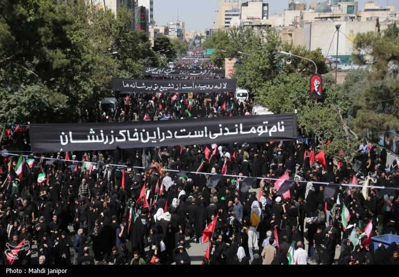 نیویورک تایمز: مراسم وداع با آیت‌الله خامنه‌ای نمایش وحدت ایرانیان است