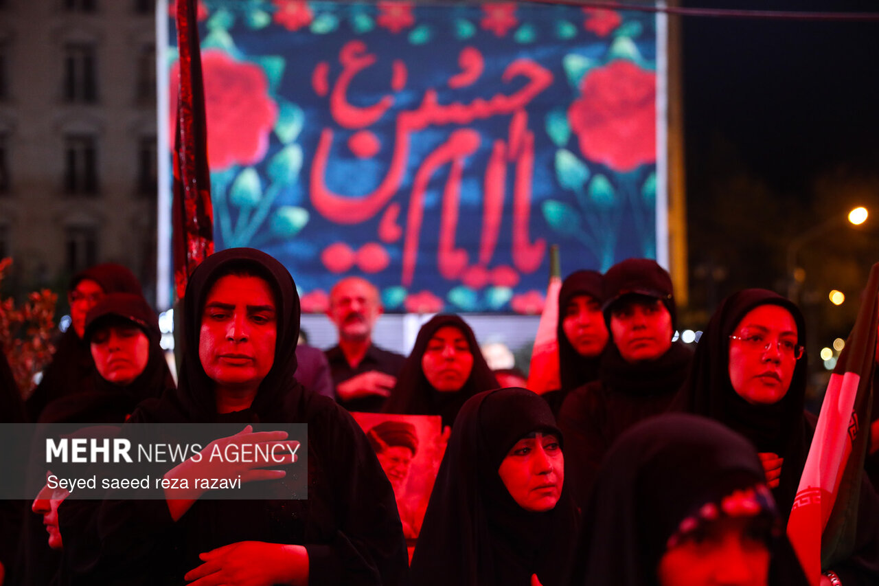 عزاداری شب هشتم محرم در میدان منیریه