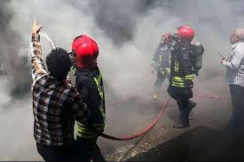مهار آتش سوزی در شهرک صنعتی آبادان