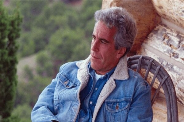 استفاده اپستین از فرودگاه‌های انگلیس برای قاچاق انسان