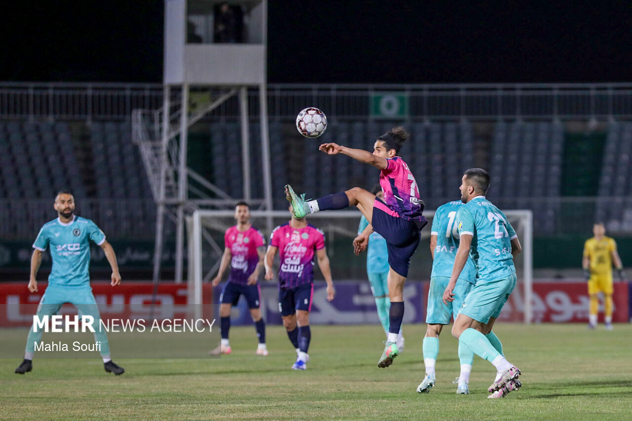 لیگ برتر فوتبال - آلومینیوم و پیکان