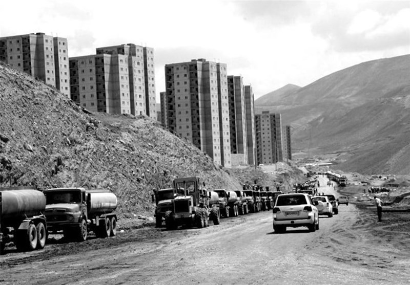 چرا وزارت راه پیمانکار متخلف نهضت ملی مسکن پردیس را خلع ید نمی‌کند؟
